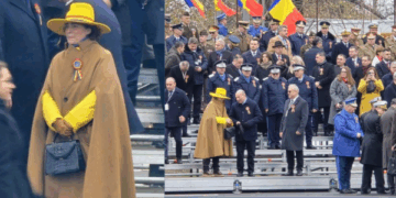 Cine e misterioasa femeie de la Parada de 1 Decembrie