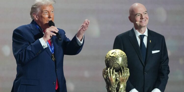Infantino, în anchetă după premiul surpriză pentru Donald Trump