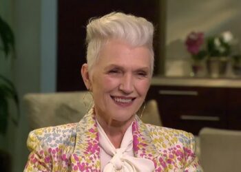 Maye Musk, mama lui Elon Musk, laudă Târgul de Crăciun din Craiova pe X