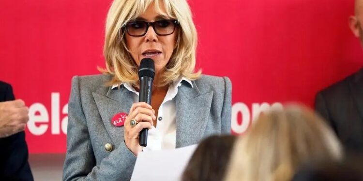 Brigitte Macron, surprinsă insultând activiste feministe