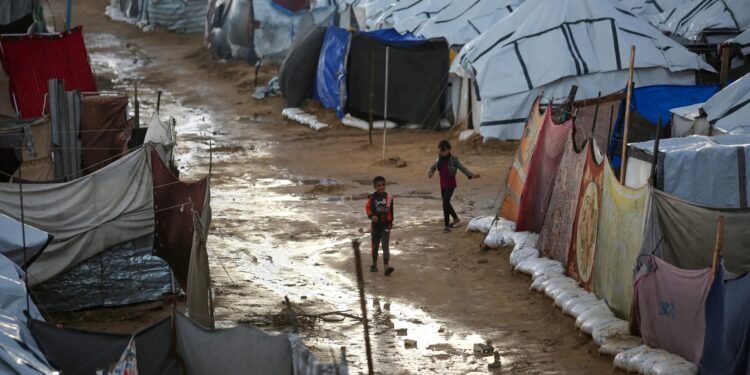 Adăposturile din Fâșia Gaza, inundate din nou de ploi