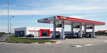 Lukoil, ținta unui miliardar austriac după licența temporară acordată de SUA