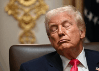 Trump, surprins moțăind în ședința de Cabinet