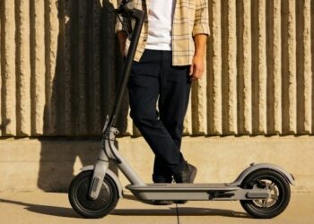 RCA obligatoriu pentru trotinetele electrice rapide: cine trebuie să se asigure și ce riscă cei fără poliță