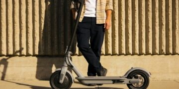 RCA obligatoriu pentru trotinetele electrice rapide: cine trebuie să se asigure și ce riscă cei fără poliță