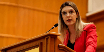 Buzoianu cere demiteri după criza apei din Prahova