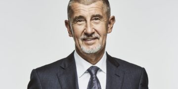 Premierul Cehiei, ironizat pentru globul scump al Groenlandei