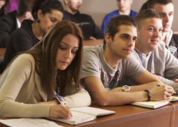 Vouchere pentru studenți în funcție de media la BAC