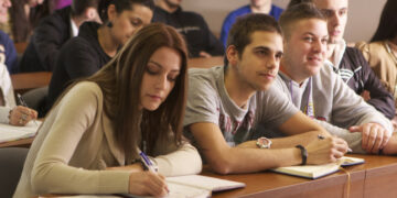 Vouchere pentru studenți în funcție de media la BAC