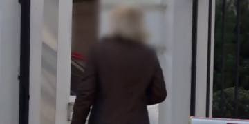 8 milioane de lei din bani publici, virați ilegal către iubitul și fiul unei foste contabile MAE