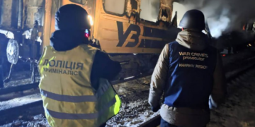 Tren de pasageri lovit de drone rusești în Harkov