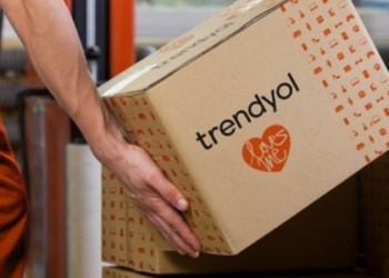 Taxă nouă pentru comenzi online: Cine o plătește?