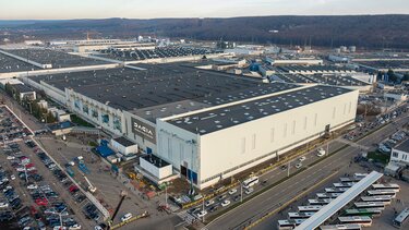 Până la 50.000 de euro pentru plecări voluntare: Dacia pregătește reducerea personalului din martie