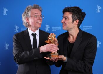 Ilker Çatak câștigă Ursul de Aur la Festivalul de Film din Berlin 2026 cu „Yellow Letters”