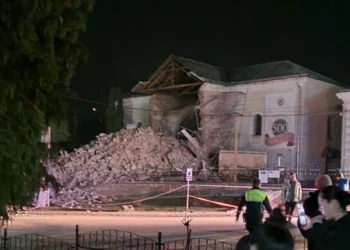 Biserică prăbușită în Sălaj. Polițistă rănită, căutări sub dărâmături