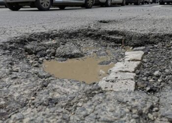 100.000 de euro despăgubiri pentru un biciclist care a rămas fără splină din cauza unei gropi din București