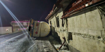 Autocisternă cu gaz butan răsturnată pe DN1, în Sibiu