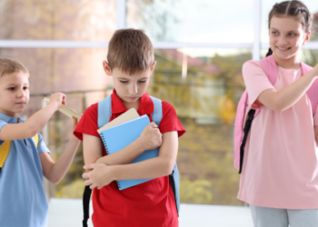 UE pregătește o aplicație anti-bullying: copiii vor putea raporta hărțuirea online în siguranță