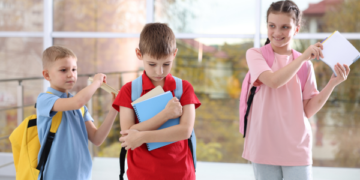 UE pregătește o aplicație anti-bullying: copiii vor putea raporta hărțuirea online în siguranță