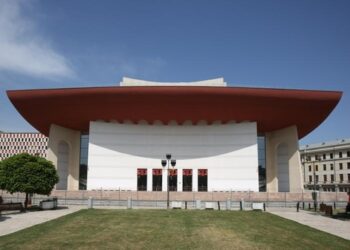 Actorii TNB ies în stradă: protest față de norma de opt ore impusă muncii artistice