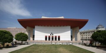 Actorii TNB ies în stradă: protest față de norma de opt ore impusă muncii artistice