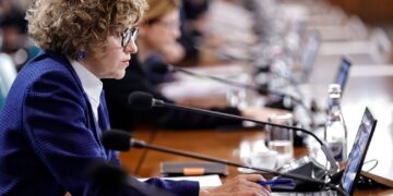 Ghiduri pentru miniștri și reguli mai stricte în companiile de stat: ce schimbări anunță Guvernul