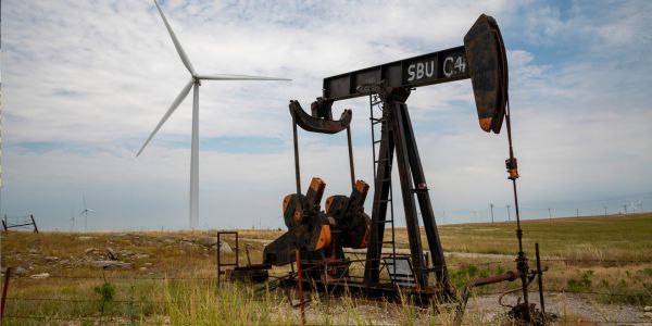 Bruxelles pregătește interzicerea totală a petrolului rusesc, dar amână anunțul până după alegerile din Ungaria