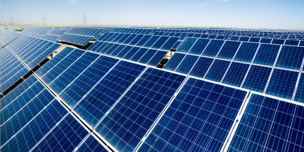 România surprinde Europa: emisiile au scăzut cu 75%, în timp ce economia s-a dublat