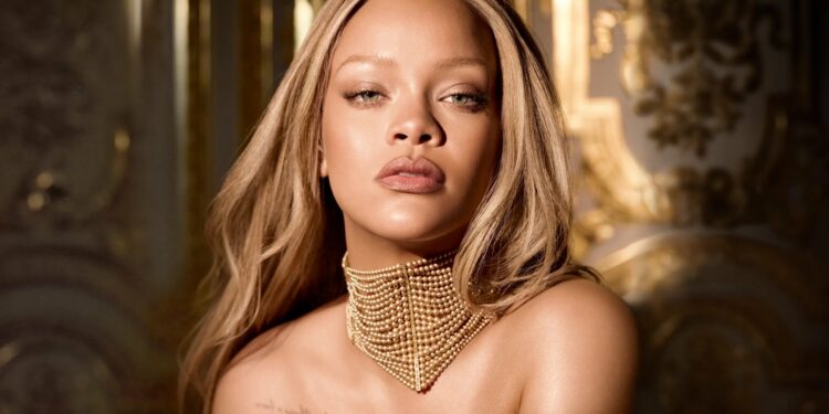 Casa cântăreței Rihanna asaltată de focuri de armă