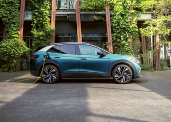 Volkswagen recheamă aproape 100.000 de mașini electrice: risc de incendiu la baterii