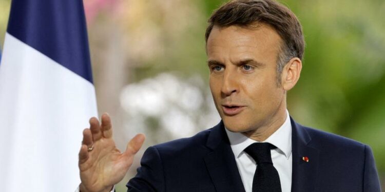 Macron îl avertizează pe Trump