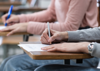 Simulare Bacalaureat 2026. Elevii susțin proba obligatorie a profilului