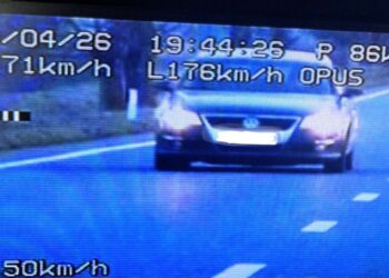 Șoferiță prinsă cu 176 km/h pe DN 38. Motivul: „Se ard cozonacii în cuptor”