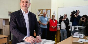 Radev câștigă alegerile din Bulgaria cu scor zdrobitor după exit poll