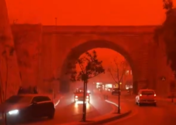 Furtună de nisip în Grecia: zboruri deviate și haos în transporturi