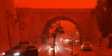 Furtună de nisip în Grecia: zboruri deviate și haos în transporturi