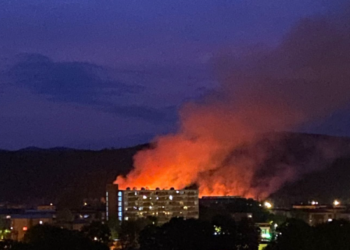 Incendiu puternic pe platforma combinatului din Hunedoara