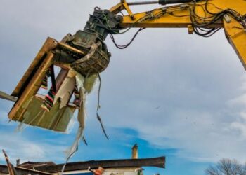 Un francez și-a demolat casa pentru a scăpa de ocupanți ilegali. „Nu mai aveam altă opțiune”