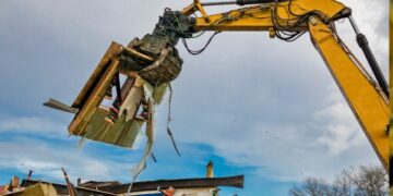 Un francez și-a demolat casa pentru a scăpa de ocupanți ilegali. „Nu mai aveam altă opțiune”