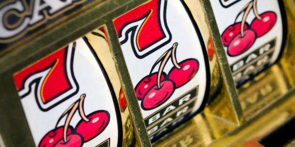 Mai multe orașe din România interzic jocurile de noroc