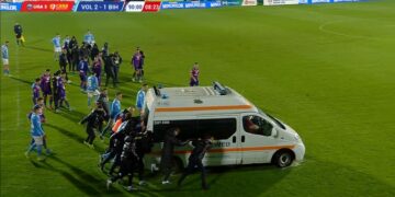 Accidentare horror la Voluntari! Ambulanța împinsă pe teren în Liga 2