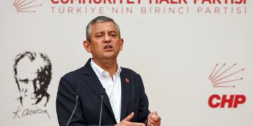 Opoziția umilită în Turcia: Liderul a fost înlaturat printr-o decizie judecatorească