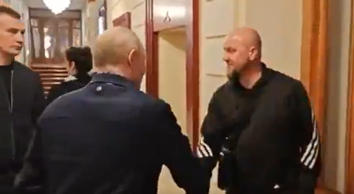 Putin, surprins într-o întâlnire „întâmplătoare” la hotel.
