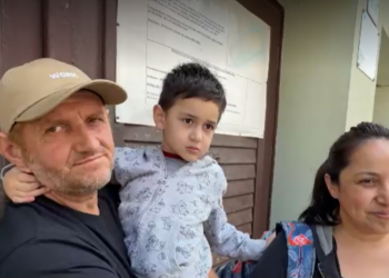 Alex, băiețelul găsit după 43 de ore în pădure, a fost externat. Prima dorință a copilului după ieșirea din spital