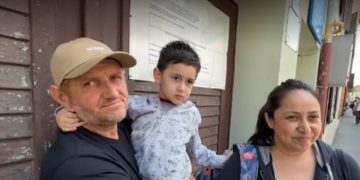 Alex, băiețelul găsit după 43 de ore în pădure, a fost externat. Prima dorință a copilului după ieșirea din spital