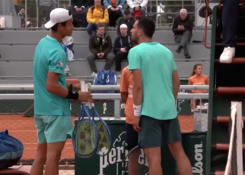 Scandal la Roland Garros: Doi jucători au fost despărțiți de arbitru după meci