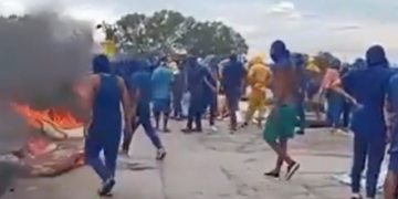 Revoltă într-o închisoare din Venezuela: deținuții au urcat pe acoperiș și au strigat „Suntem torturați”
