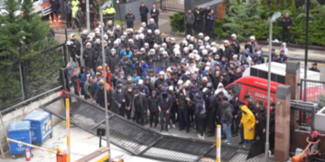 Violențe la Ankara după ce poliția a luat cu asalt sediul principalului partid de opoziție din Turcia