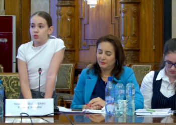 „Nu îmi doresc să mi se spună că sunt zero”. Discursul unei eleve de clasa a V-a l-a emoționat pe ministrul Educației