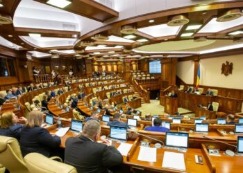 Parlamentul Republicii Moldova restricționează utilizarea limbii ruse. Deputații vor putea vorbi în plen doar în română